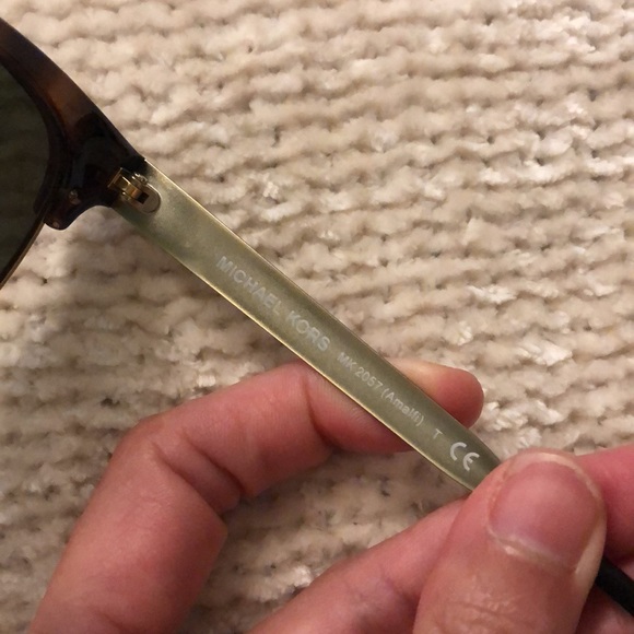 Barely worn authentic Michael Kors sunglasses - Picture 4 of 12